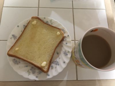 食パンの朝食